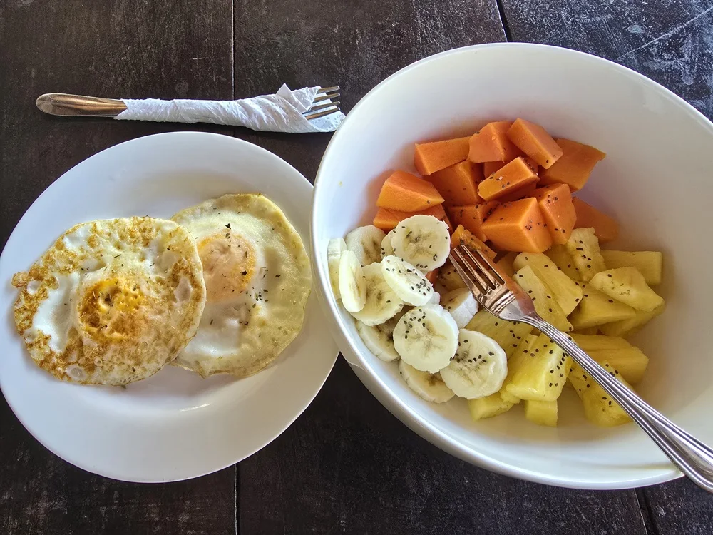 Breakfast with eggs and fresh fruit at Kokodrilo